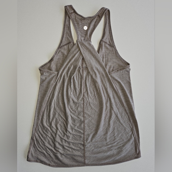 Lululemon Essential Tank Heathered Dark Chrome Size 4 Activewear Racerback Gym - Picture 8 of 13